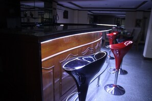 Bar (trong khuôn viên)