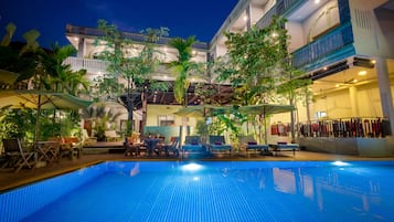Outdoor pool, pool loungers