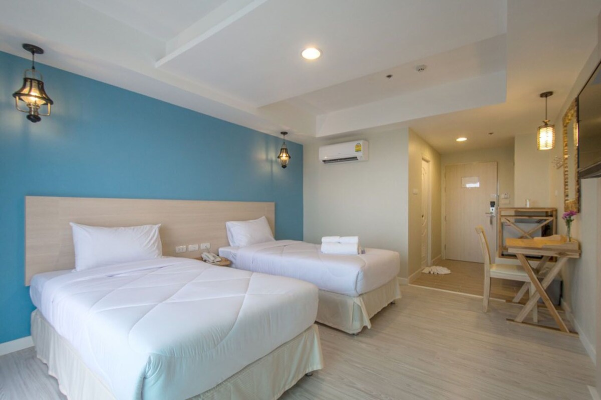 Free WiFi, bed sheets