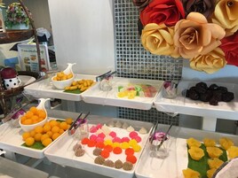 Café da manhã com buffet todos os dias (THB 350 por pessoa) 