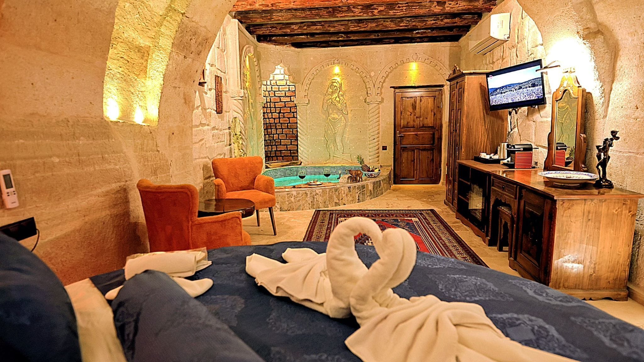 Luxury Room | Minibar, desk, laptop workspace, soundproofing