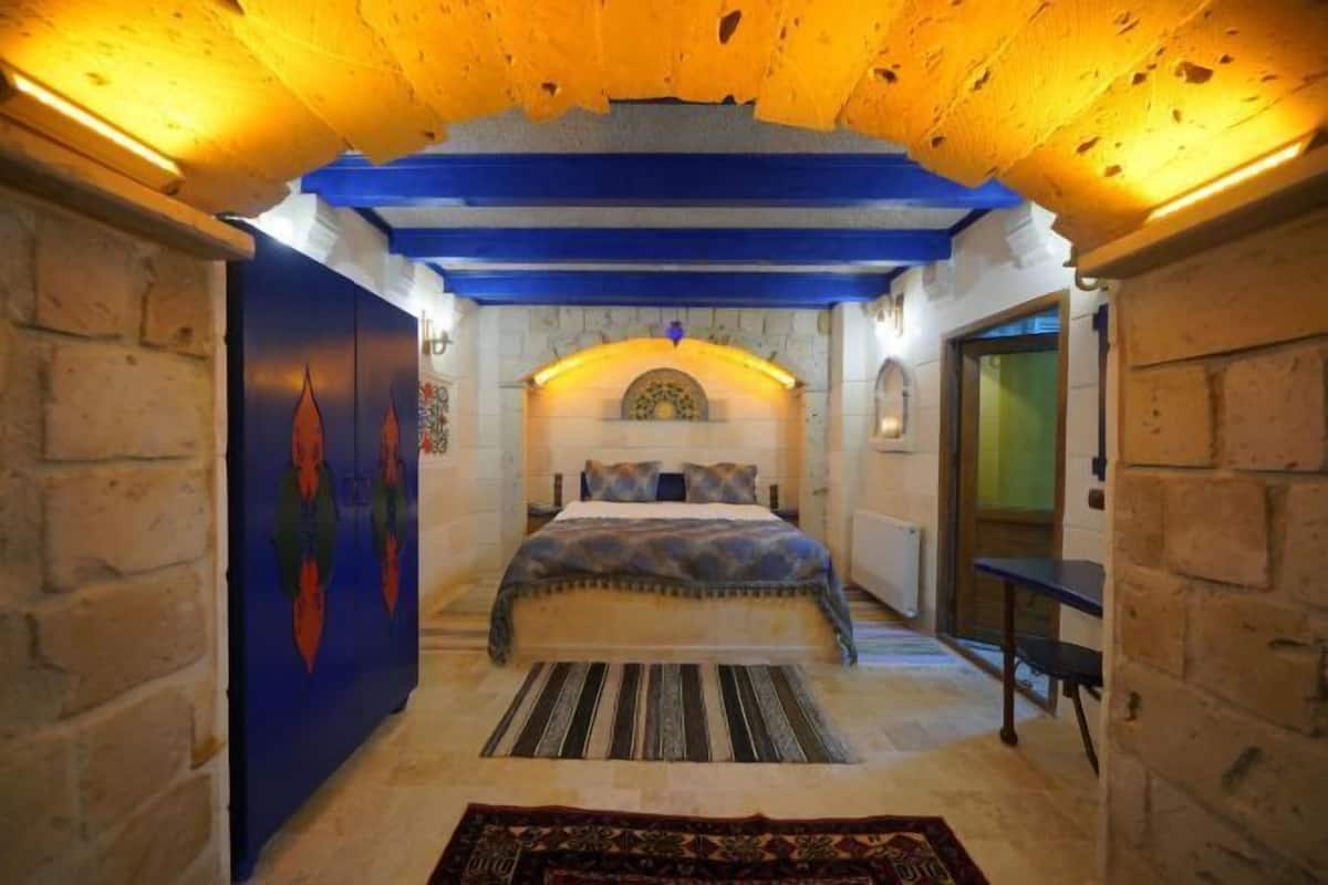 Minibar, in-room safe, free WiFi, bed sheets