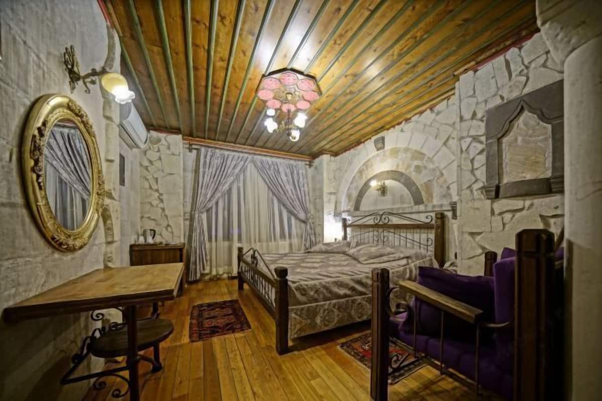 Minibar, in-room safe, free WiFi, bed sheets