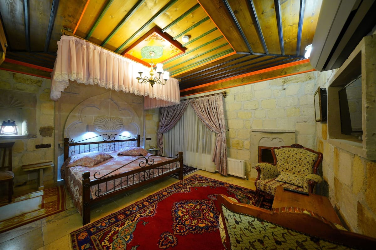 Minibar, in-room safe, free WiFi, bed sheets