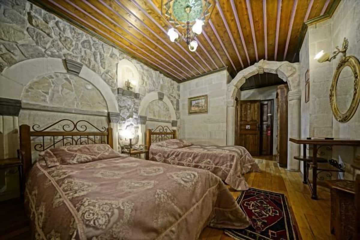 Minibar, in-room safe, free WiFi, bed sheets