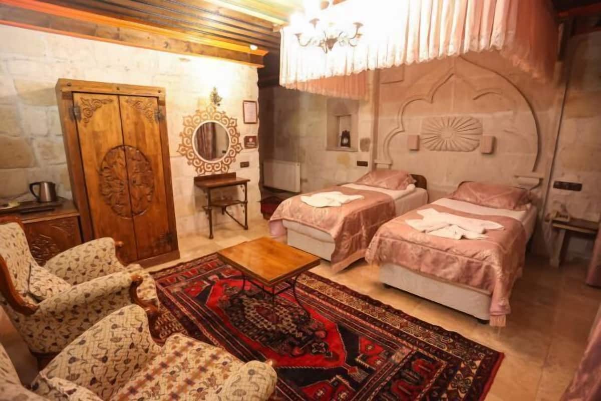 Minibar, caja fuerte, wifi gratis y ropa de cama