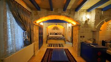 Deluxe Triple Room | Minibar, in-room safe, free WiFi, bed sheets