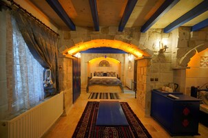 Deluxe-værelse til 3 personer | Minibar, pengeskab på værelset, gratis Wi-Fi, sengetøj