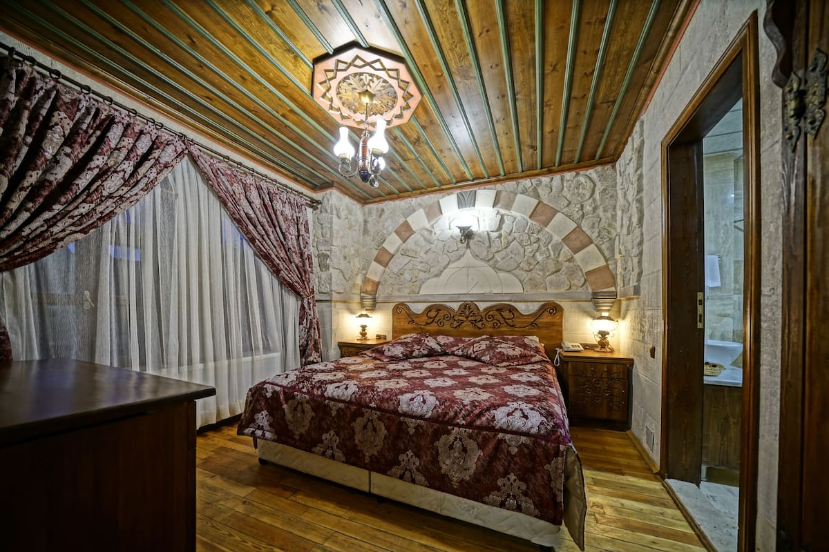 Minibar, in-room safe, free WiFi, bed sheets
