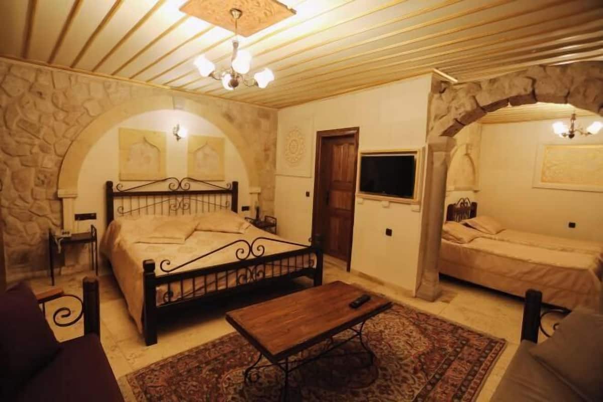 Minibar, in-room safe, free WiFi, bed sheets