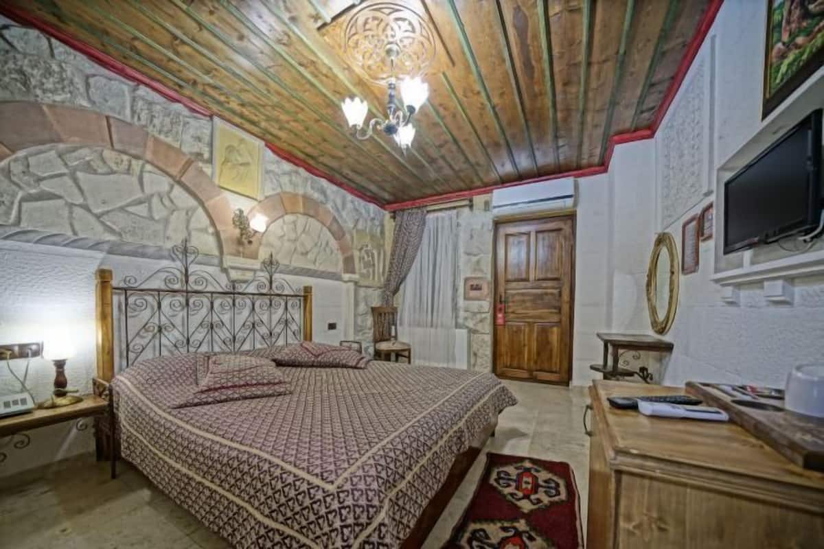 Minibar, in-room safe, free WiFi, bed sheets