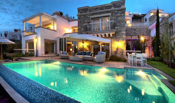 Deluxe Villa, 5 Bedrooms, Sea View | Private pool