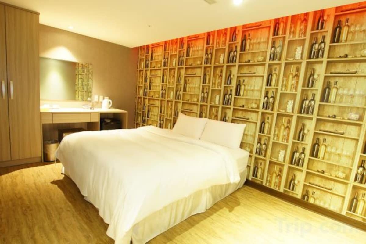 Premium bedding, down comforters, desk, iron/ironing board (on request)