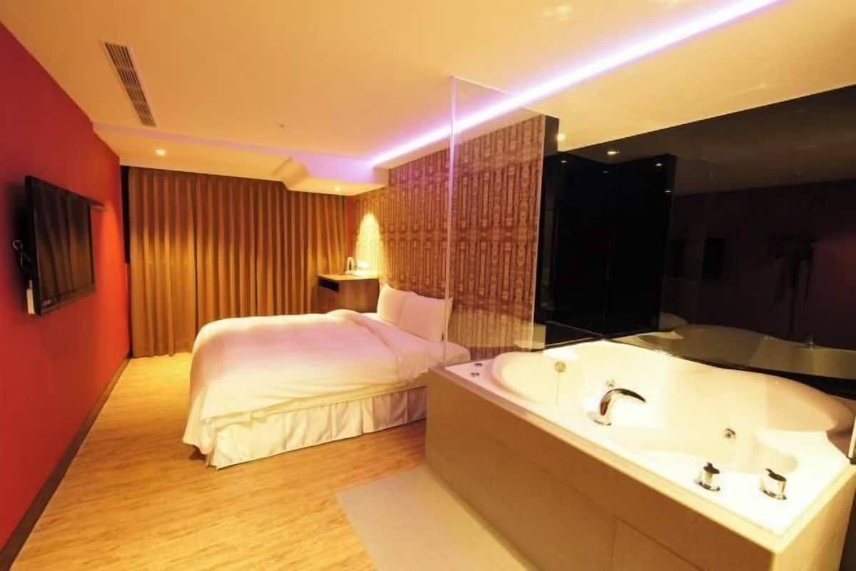 1 bedroom, premium bedding, down duvets, desk