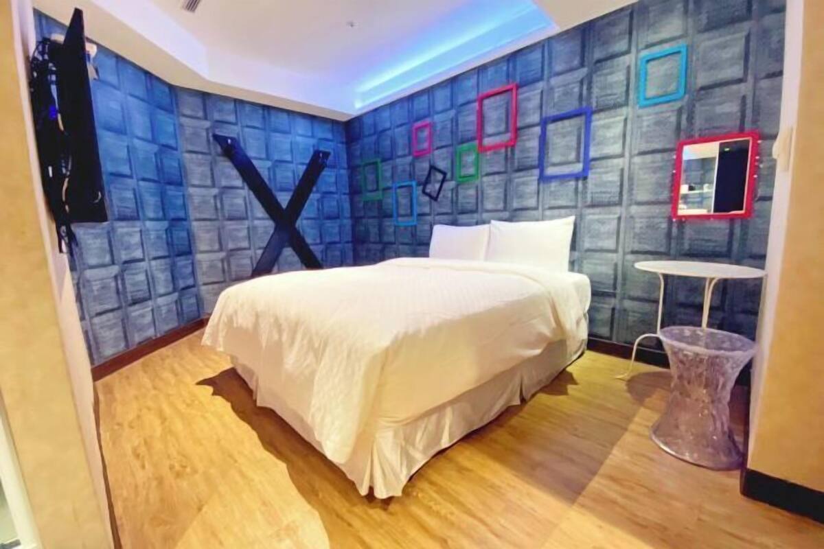 Premium bedding, down comforters, desk, iron/ironing board (on request)