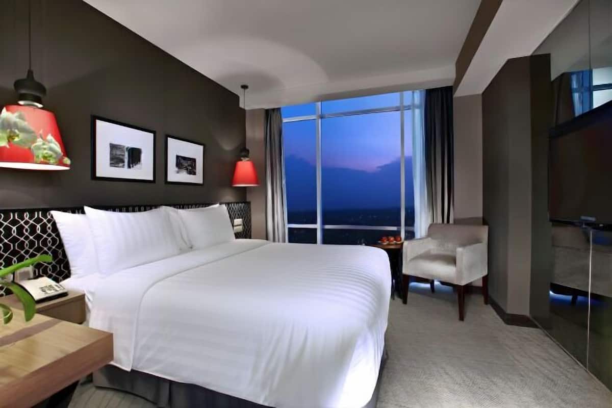 Minibar, Zimmersafe, Schreibtisch, laptopgeeigneter Arbeitsplatz