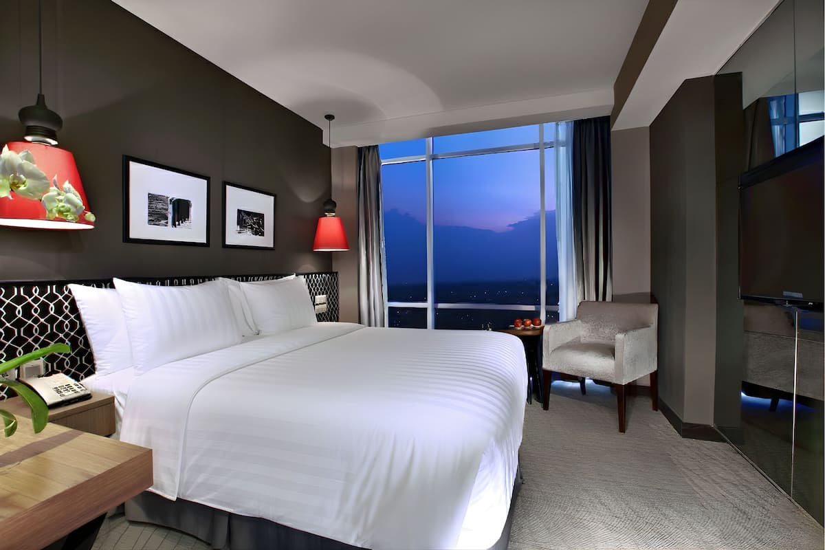 Minibar, in-room safe, desk, laptop workspace