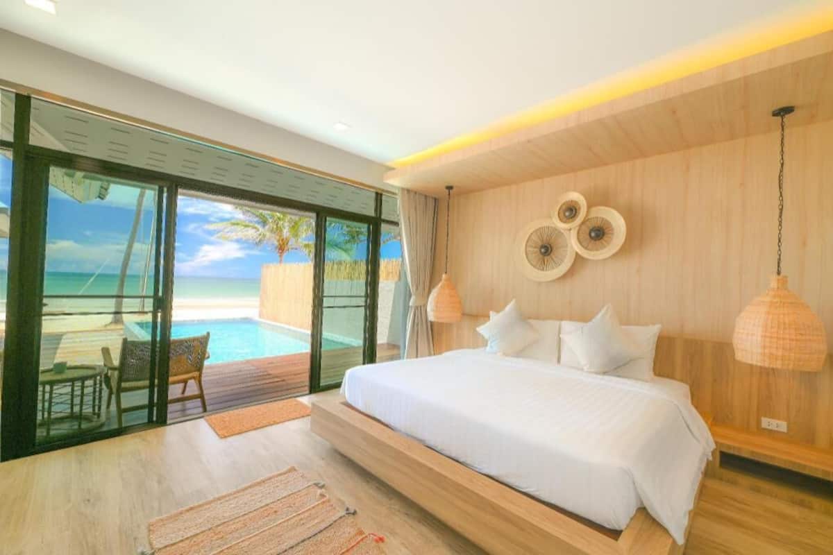 Minibar, in-room safe, desk, blackout drapes