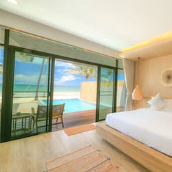 Sirarun Beachfront Villa | Minibar, in-room safe, desk, blackout drapes
