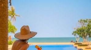 Poolside bar - Sirarun Resort (Thap Sakae)