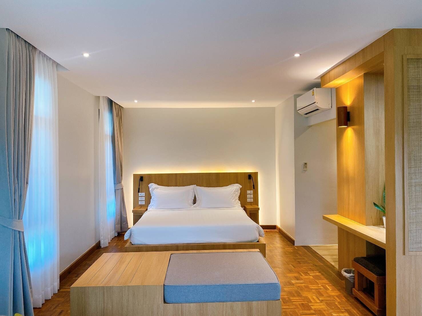 Minibar, in-room safe, desk, blackout drapes