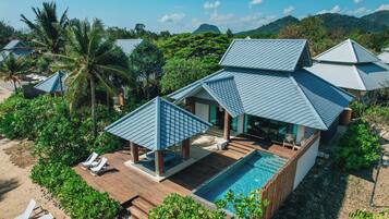 Sirarun Beachfront Villa | Terrace/patio