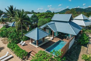 Sirarun Beachfront Pool Villa | Terrace/patio