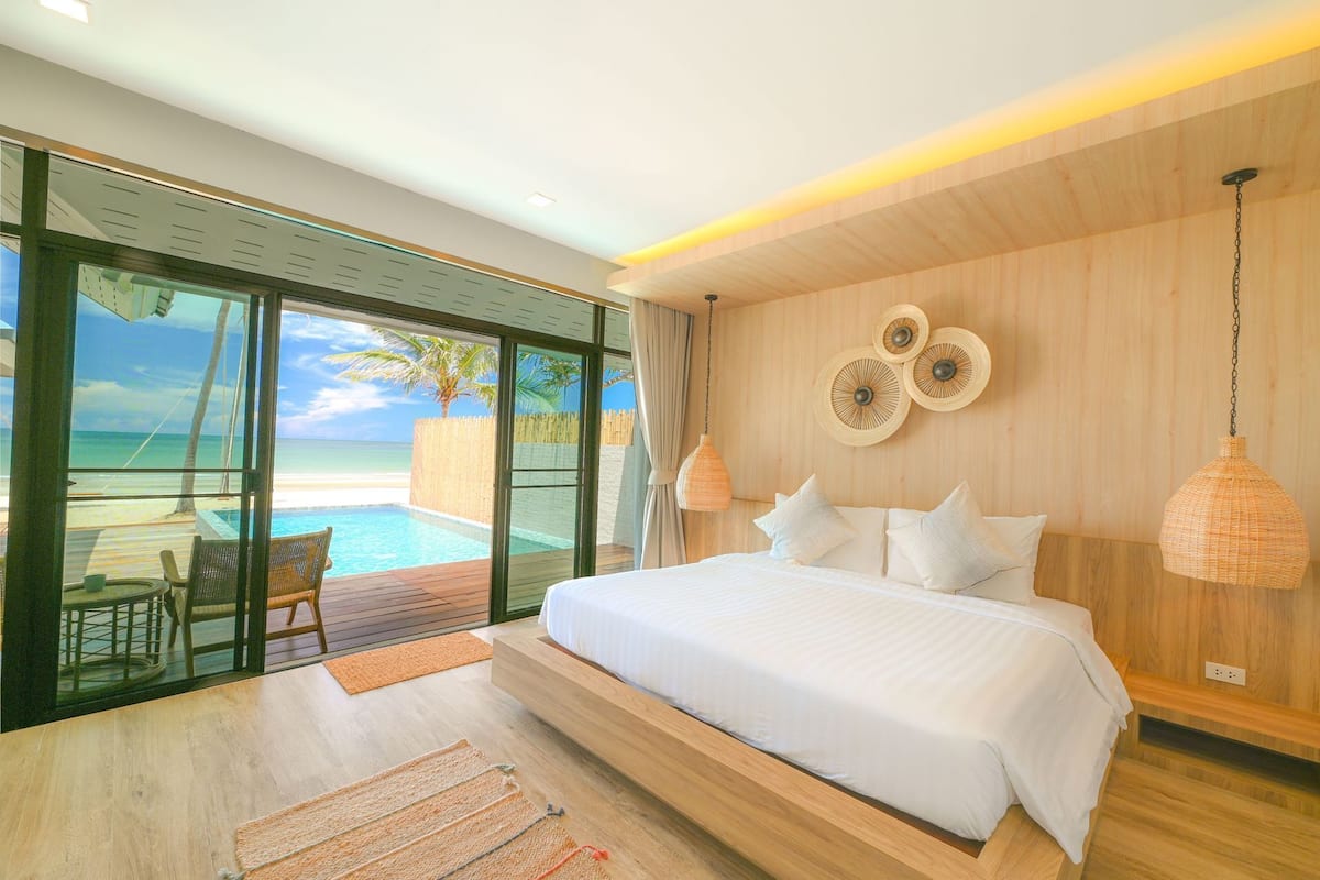 Minibar, in-room safe, desk, blackout drapes