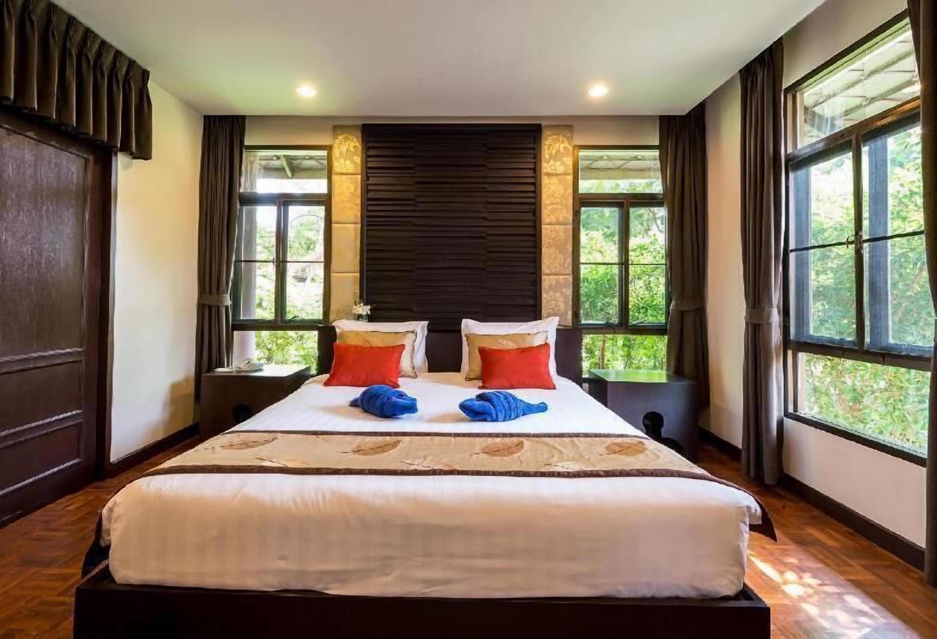 Minibar, in-room safe, desk, blackout drapes