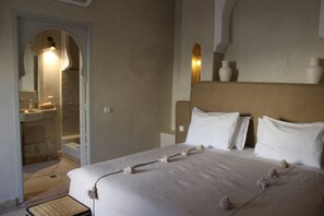 Kahden hengen huone (yksi tai kaksi sänkyä) (Maria Sahara) | Egyptinpuuvillaiset lakanat, ylelliset vuodevaatteet