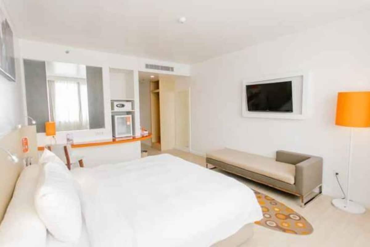 Premium bedding, minibar, in-room safe, desk