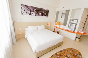 Room (Harris Unique) | Premium bedding, minibar, in-room safe, desk