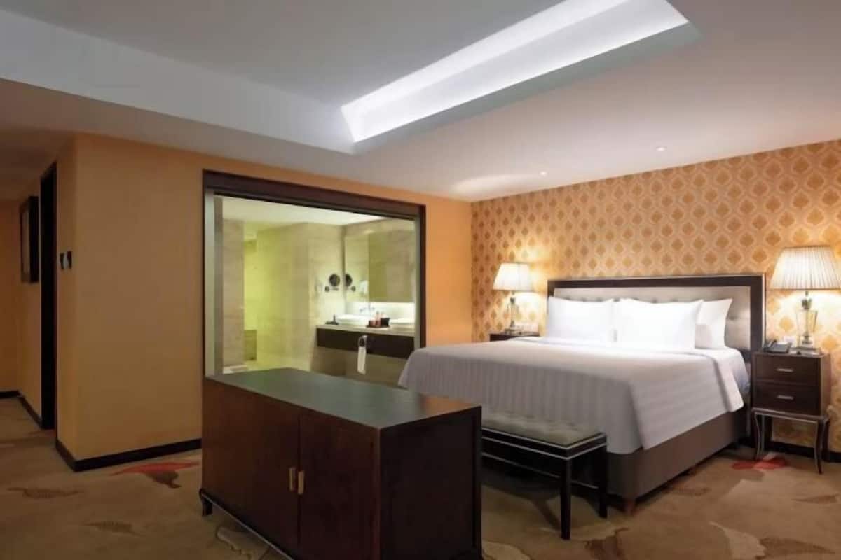 1 bedroom, free minibar, in-room safe, desk