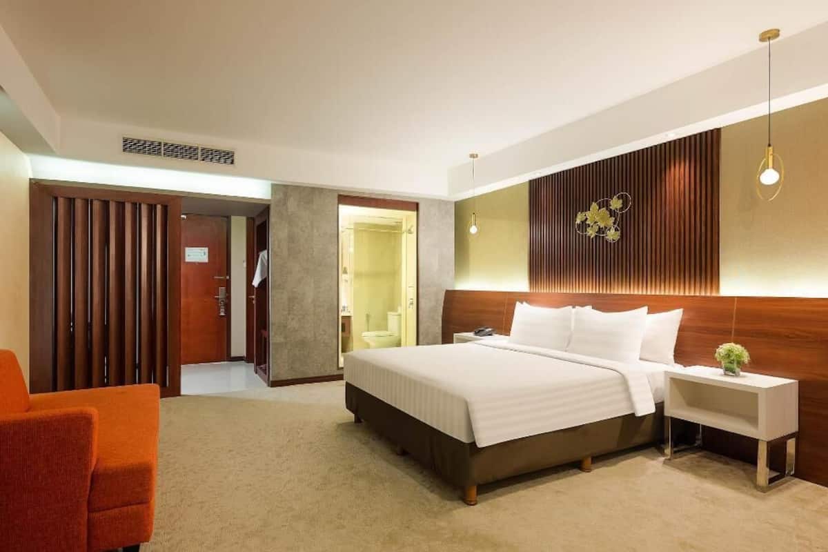 Free minibar, in-room safe, desk, laptop workspace