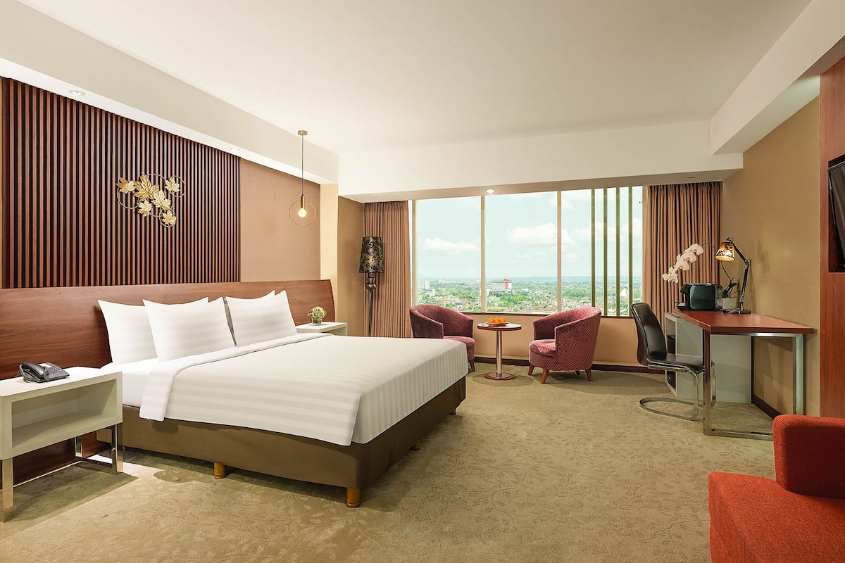 Junior Suite | 1 bedroom, free minibar, in-room safe, desk