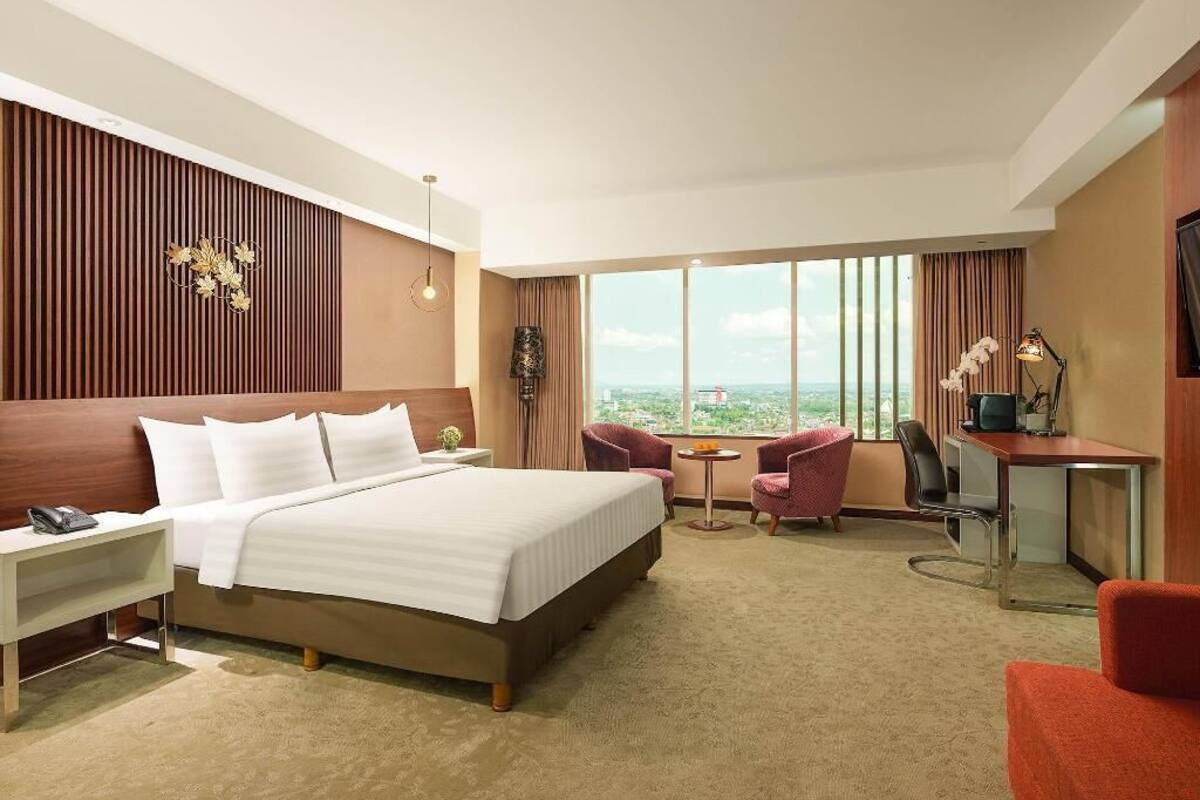 Free minibar, in-room safe, desk, laptop workspace