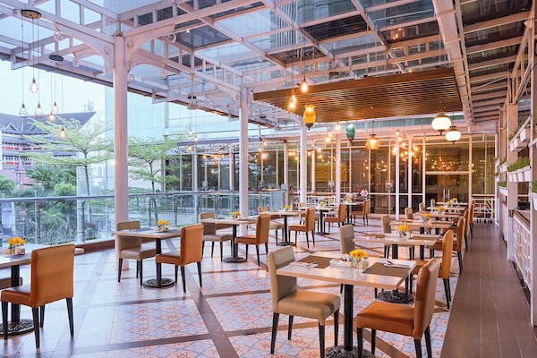 Der serveres morgenmad, frokost, aftensmad og internationale retter