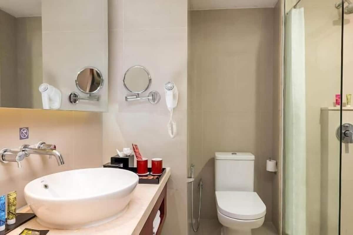 Bathroom | Free toiletries, hair dryer, slippers, towels