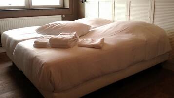 Twin kamer, 2 eenpersoonsbedden | Babybedden, extra bedden, gratis wifi