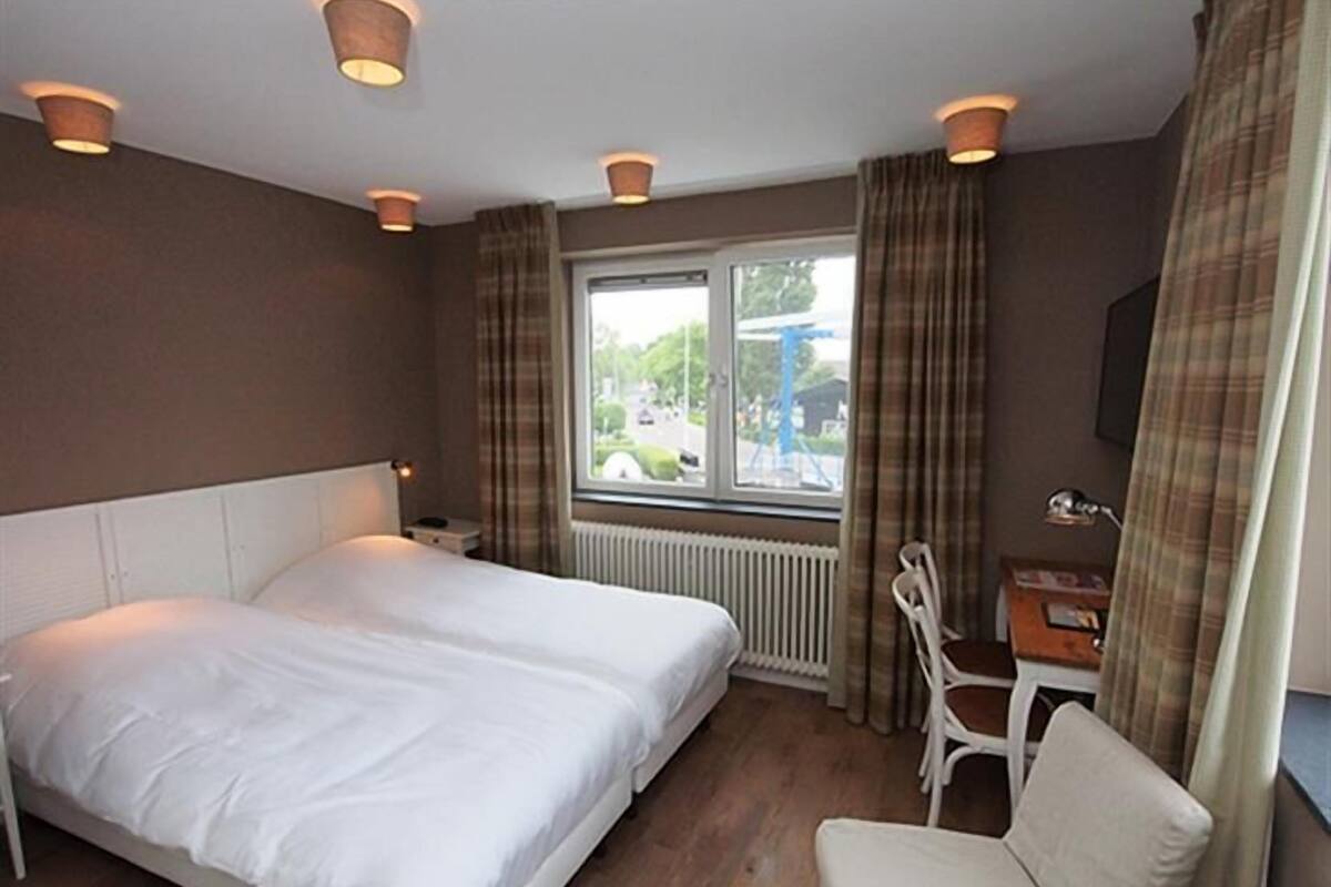 Twin Room, 2 Twin Beds | Cribs (surcharge), rollaway beds (surcharge), WiFi (free)