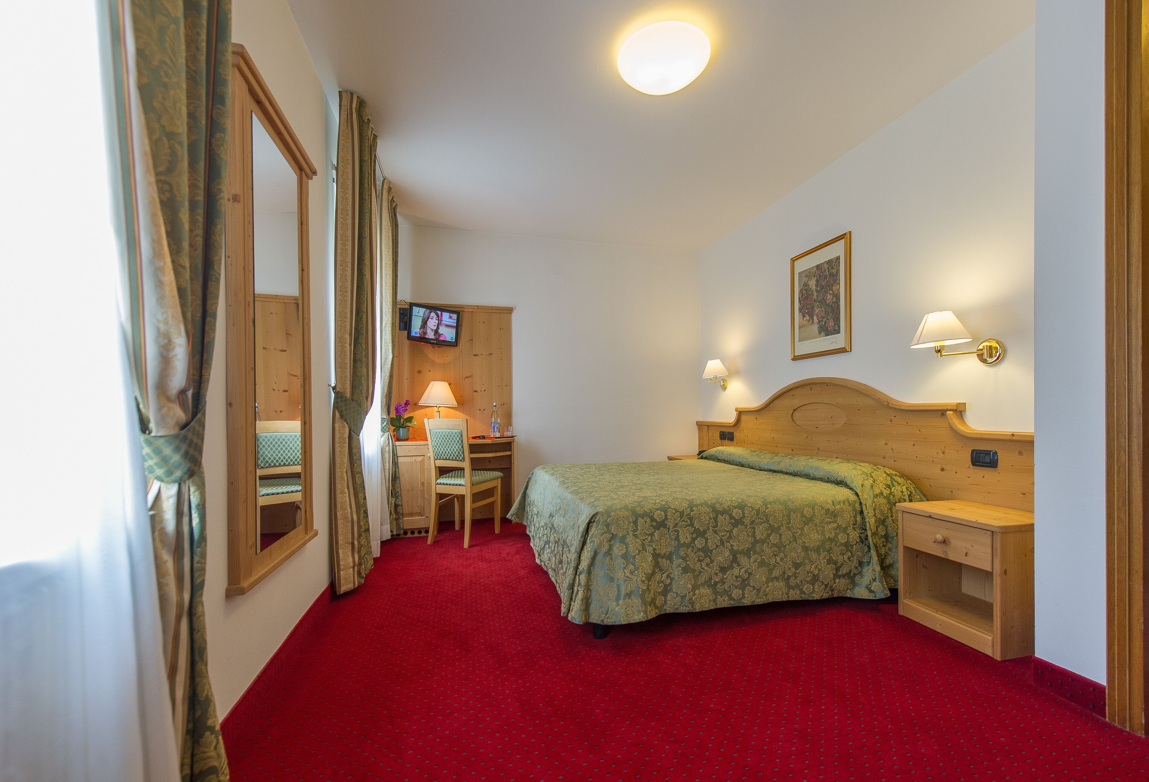 comfort double or twin room | in-room safe, desk, free wifi, bed sheets