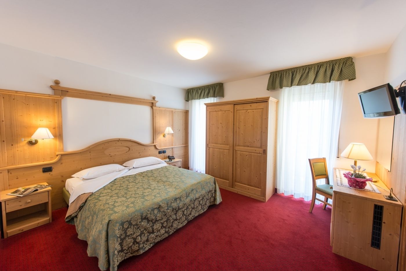 comfort double or twin room | in-room safe, desk, free wifi, bed sheets
