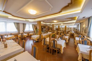 Lunch and dinner served - Hotel Lucia (Levico Terme)