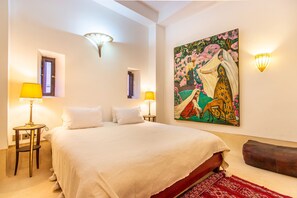 Suite (Douiria) | Coffre-fort, décor unique, ameublement unique, rideaux d’obscurcissement