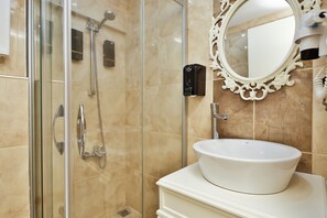 Shower, free toiletries, hair dryer, slippers - Enda Boutique Hotel (Kas)