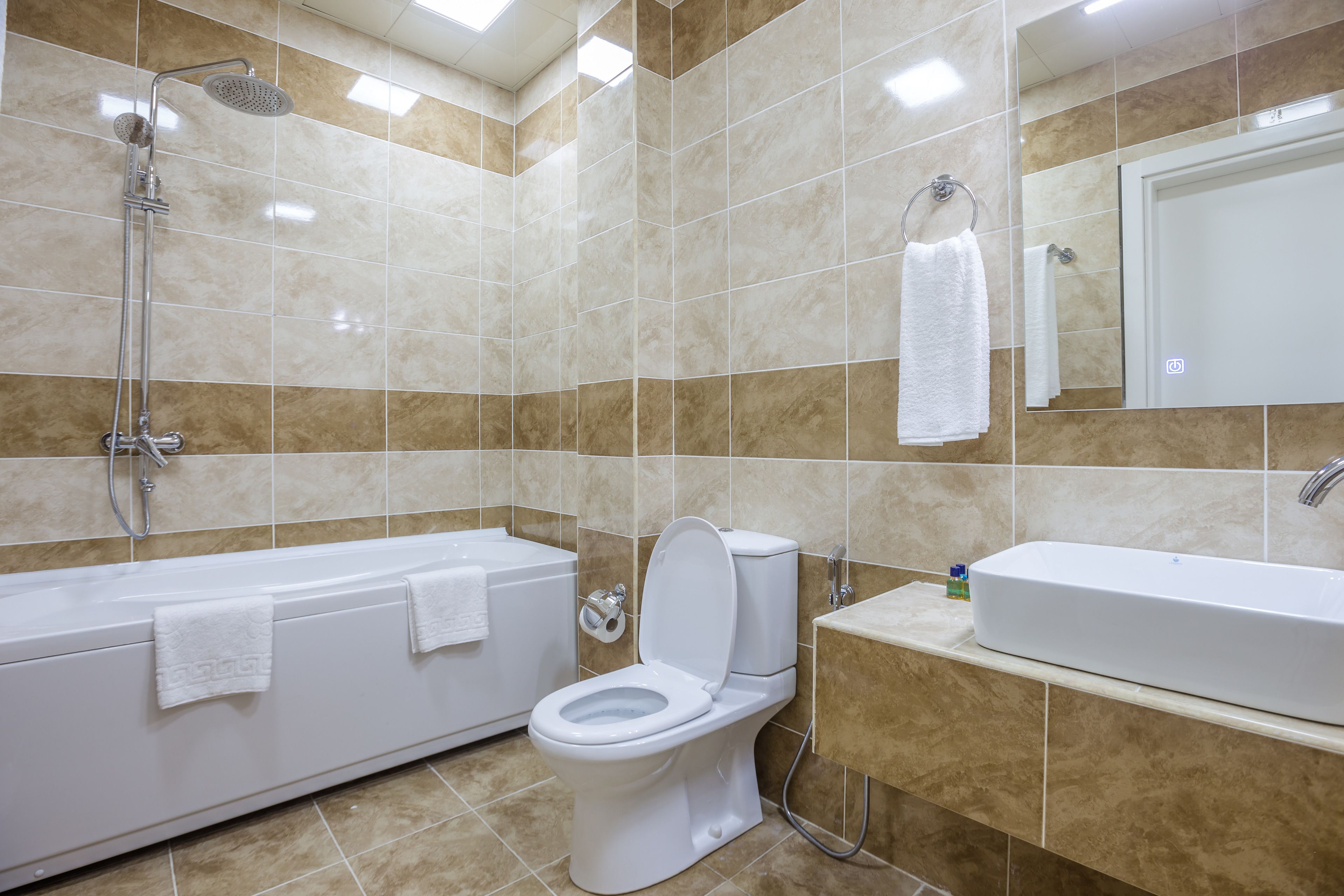 standard twin room | bathroom | shower, free toiletries, bathrobes, towels