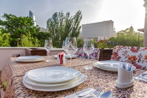 Frokost, lunsj og middag serveres, internasjonale retter