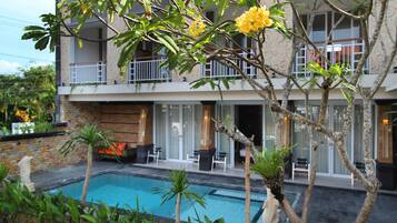 2 outdoor pools, pool umbrellas, sun loungers