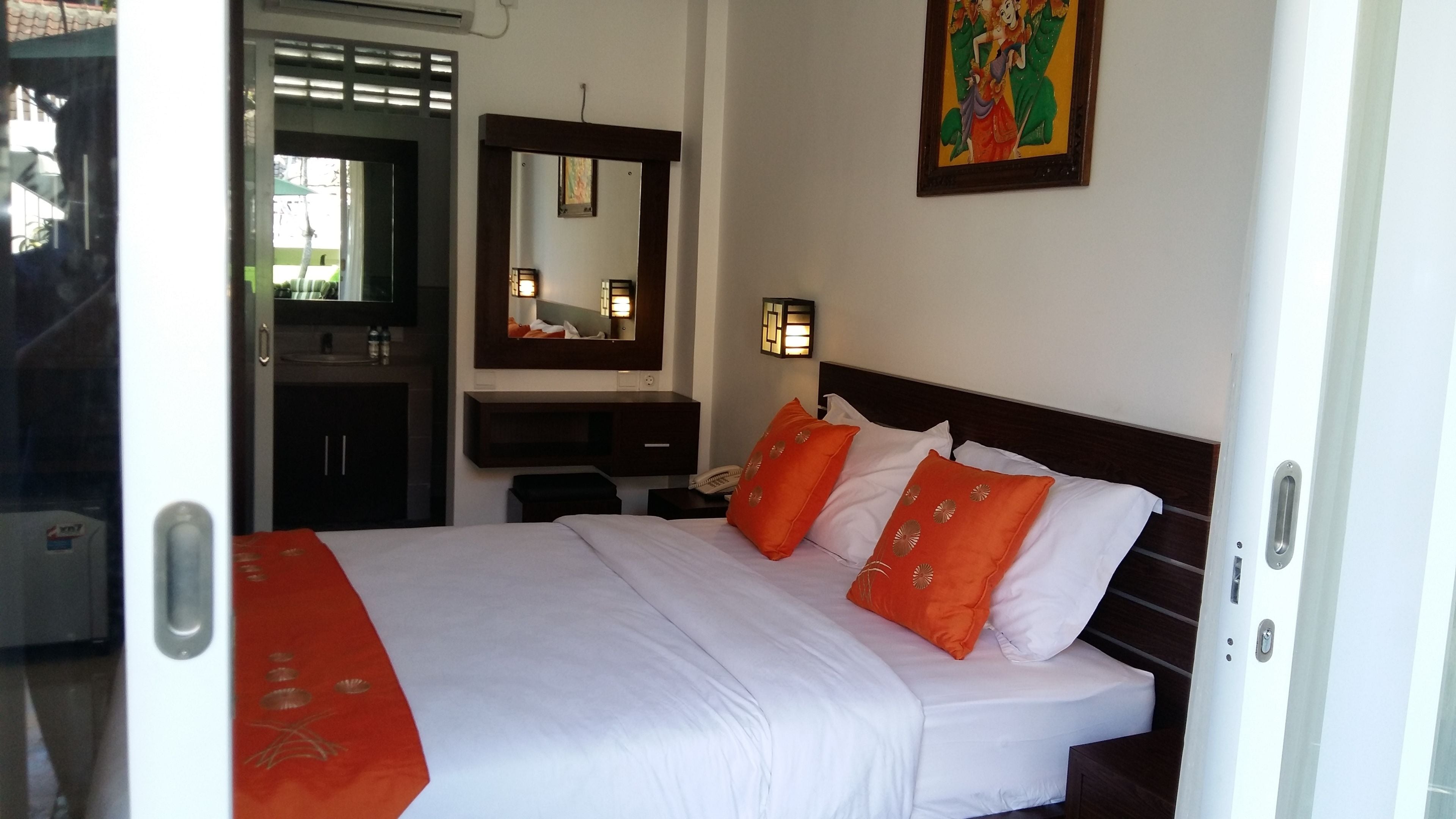 standard room | in-room safe, desk, cots/infant beds, free wifi