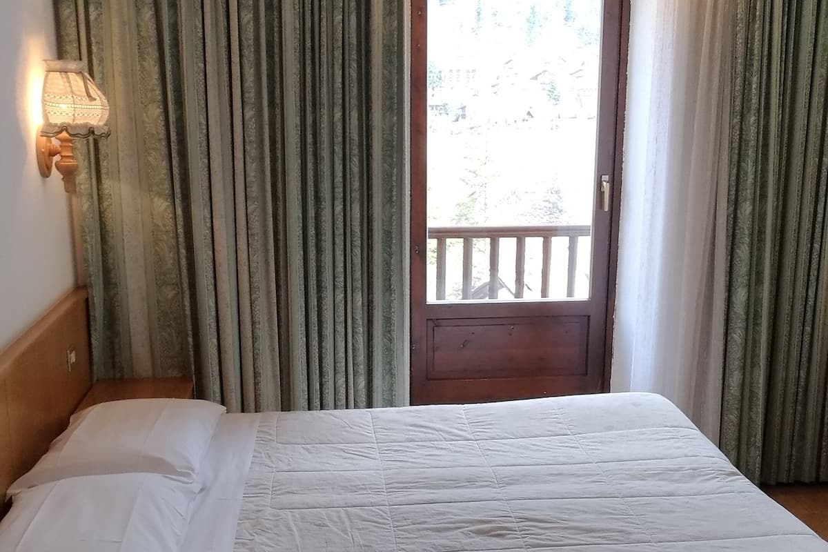 superior double room, balcony | desk, blackout curtains, soundproofing, free wifi